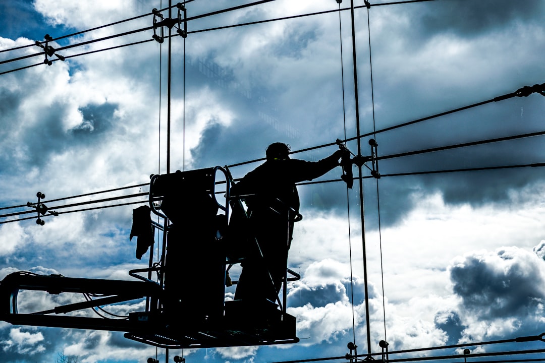 man-cleaning-windows-on-a-high-rise-building-spgosfv3byq